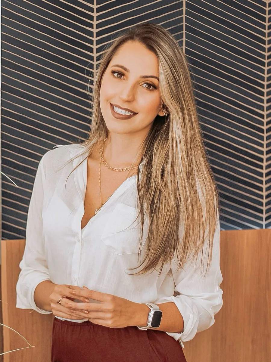 Dra. Júlia Rainha de Oliva